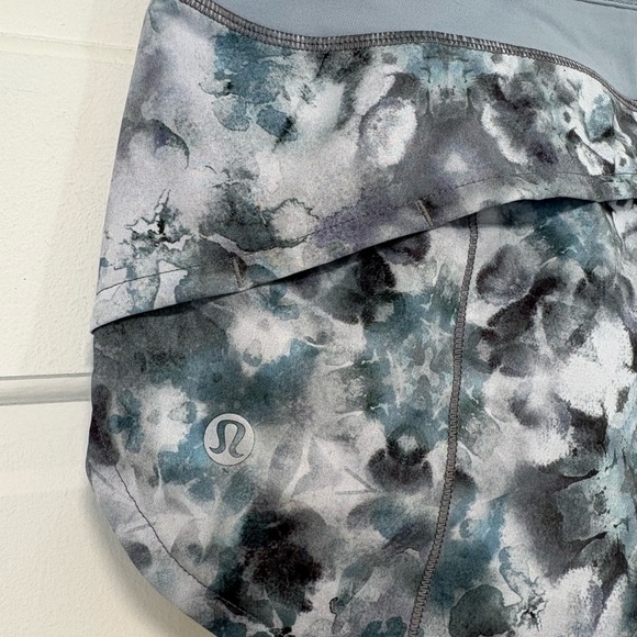 lululemon Speed Up Shorts Low Rise Kaleidofloral Blue/Gray Size 2 EUC Athletic - Picture 7 of 14